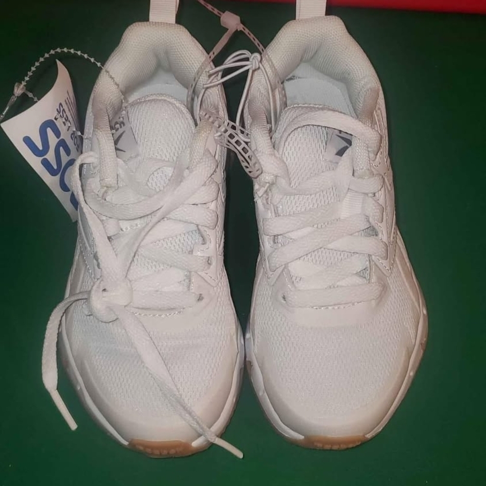 Reebok White Sneakers with Chunky Midsole and Minimalist Design
